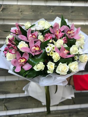 Букет цветов из: Розы и Хризантемы в Караидель
