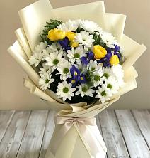 Букет цветов из:  Ирисы, Хризантемы и Розы в Караидель