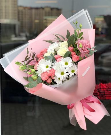 Букет цветов из: Розы, Лизиантусы и Хризантемы в Караидель